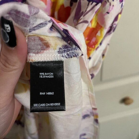 Torrid Womens NWT Floral White Vneck Rayon Slub Hi-Lo Short Sleeve Blouse Top 2X - Picture 6 of 8